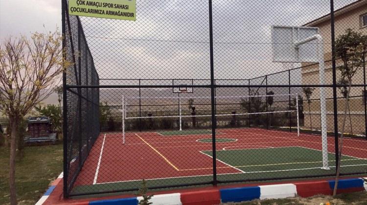 Gürpınar Belediyesinden okullara çok amaçlı spor sahası