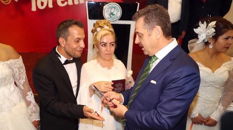 Nikahsız yaşayan 42 çift mutluluğa evet dedi