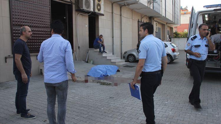 Adana'da pencereden düşen işçi hayatını kaybetti
