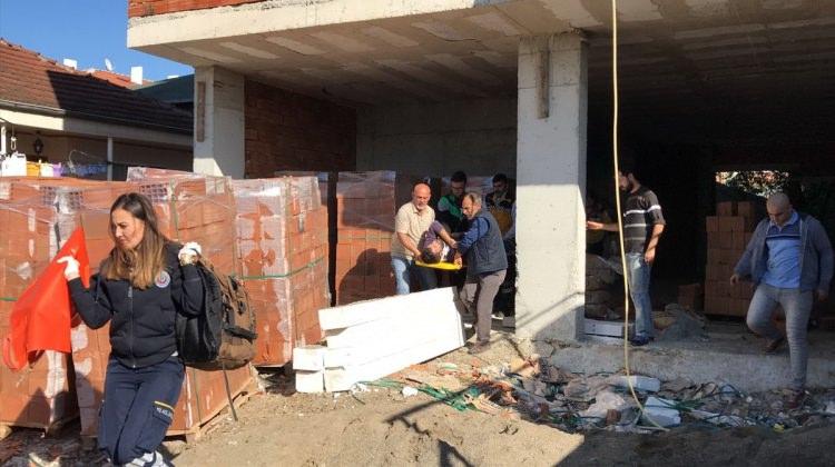 Sıva yaparken düşen işçi ağır yaralandı