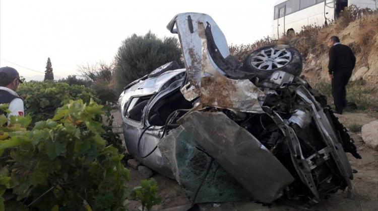 Denizli'de devrilen otomobilin sürücüsü öldü