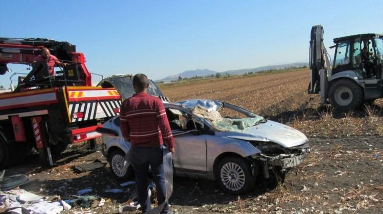 Adana'da otomobil dereye devrildi: 2 ölü