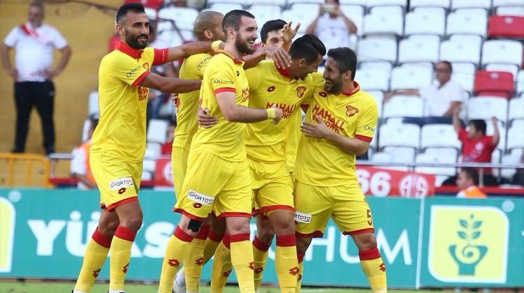 Göztepe önüne geleni eziyor! Zirve yürüyüşü