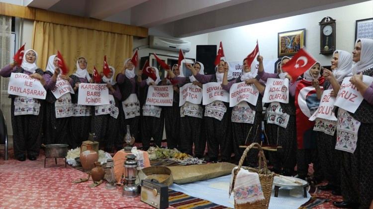 "Cumhuriyet Kadınları Korosu" huzurevinde konser verdi