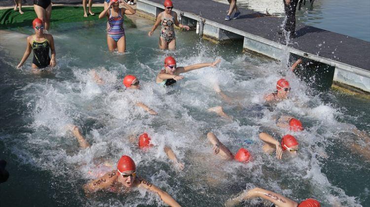 Yüzücüler Seyhan Baraj Gölü'nde kulaç attı