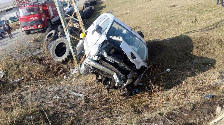 Ardahan'da iki otomobil çarpıştı: 1 ölü