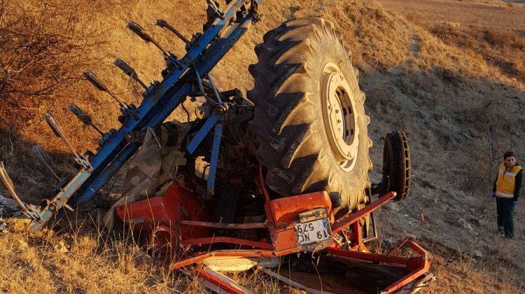 Çorum'da traktör şarampole devrildi: 1 ölü