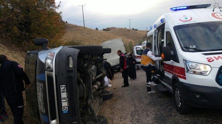 Amasya'da minibüs devrildi: 11 yaralı