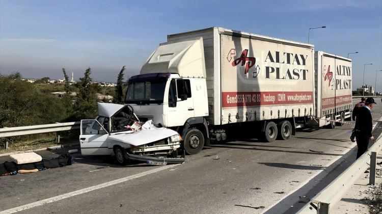 İzmir'de tır otomobile çarptı: 1 ölü, 1 yaralı