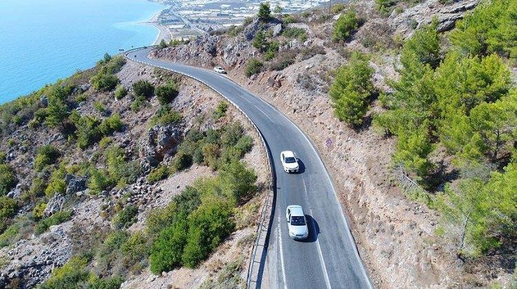 Akdeniz Sahil Yolu'nda çalışmalar sürüyor