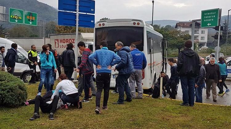 Sporculari Tasiyan Midibus Kaza Yapti 12 Yarali Diger Branslar Haberleri Haber7