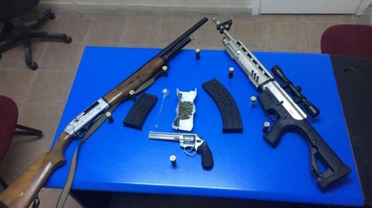 İznik'te durdurulan araçta silah ve uyuşturucu bulundu