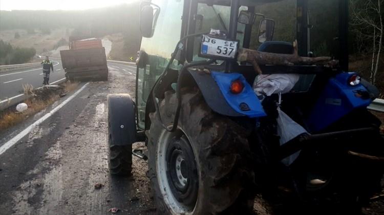 Kars'ta traktör ile tır çarpıştı: 10 yaralı