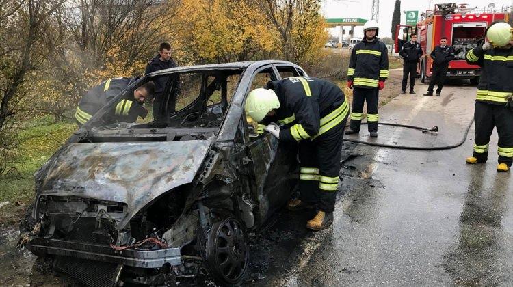 Bulgar plakalı aracın sürücüsü yanan otomobili bıraktı kaçtı