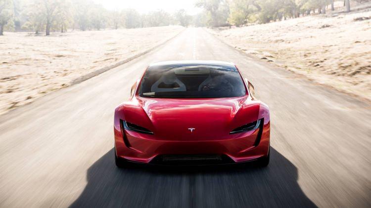 elon musk yeni otomobili tesla
