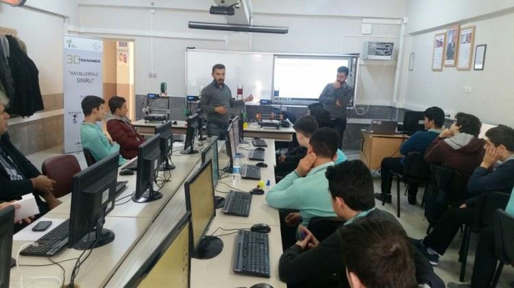 Lüleburgaz'da öğrencilere 3 boyutlu yazıcı kullanımı eğitimi