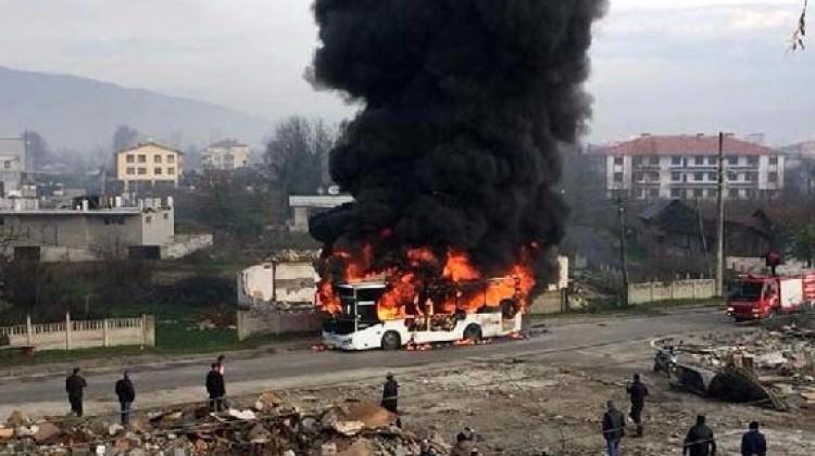 Halk otobüsü, alev alev yandı