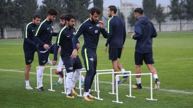 G.Saray maçı öncesi Akhisarspor'da sıkıntı!