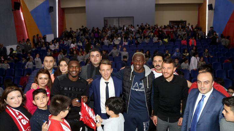 Sivassporlu futbolcular söyleşiye katıldı