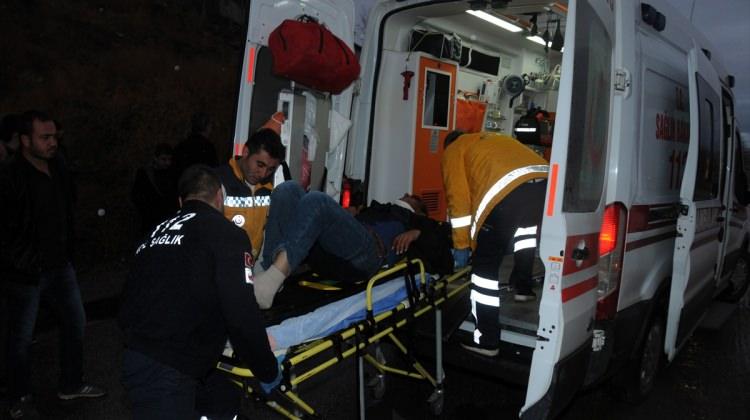 Kırıkkale'de otomobil ile tır çarpıştı: 2 yaralı