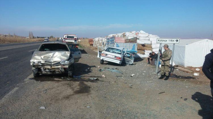 Şanlıurfa'da iki otomobil çarpıştı: 7 yaralı