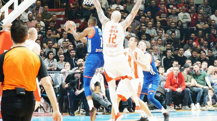 Anadolu Efes Sırbistan'da farklı yenildi!
