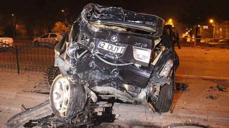 Konya'da korkun&ccedil; kaza! L&uuml;ks cip parampar&ccedil;a oldu