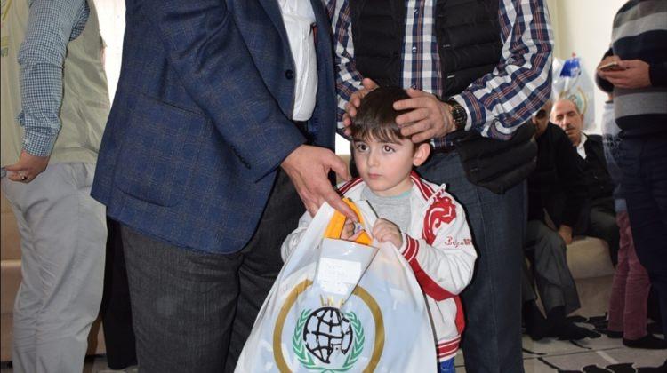 İHH, Bitlis'teki 386 yetim çocuğu giydirdi