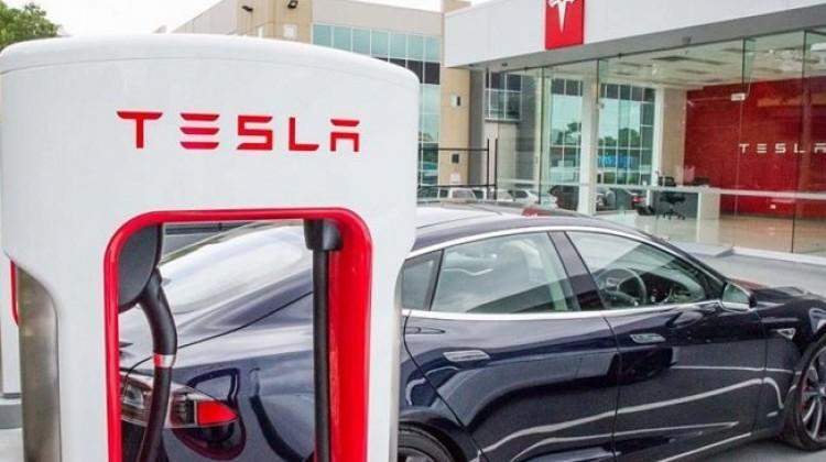 Tesla'ya 30 dakikada Türk şarjı