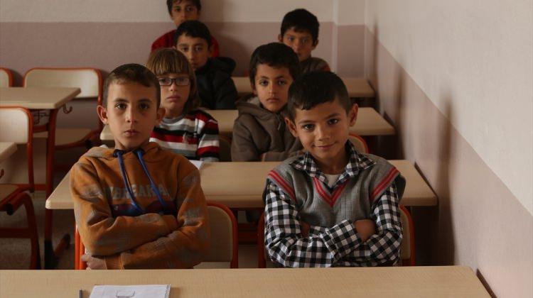 Suriye'deki Rahmet Yaşam Köyü'nde eğitim başladı