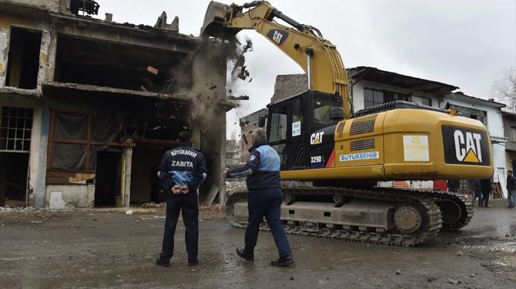 Büyükşehir Belediyesi, İskitler'deki yıkım çalışmalarını sürdürüyor