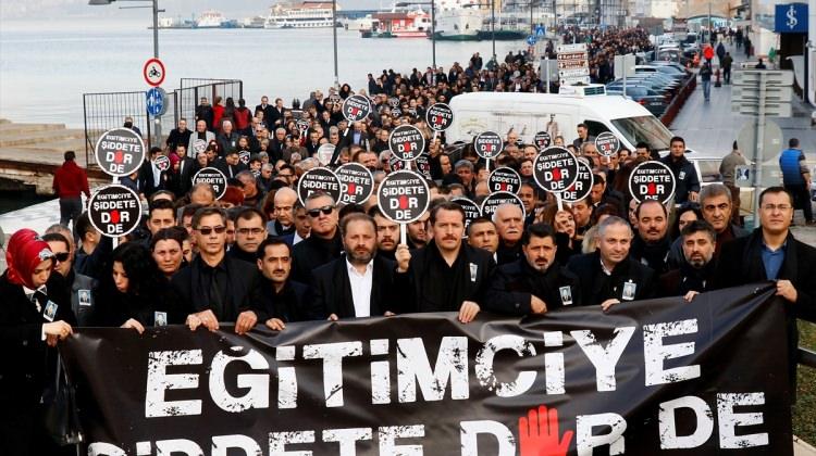 İzmir'de "Siyah Yürüyüş"