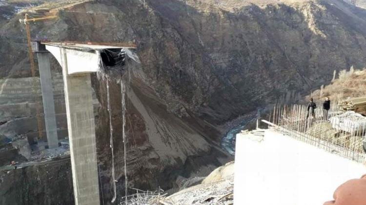 Siirt'te viyadük asma köprüsü çöktü