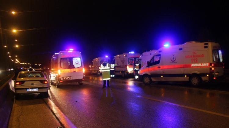 Adana'da iki ayrı zincirleme trafik kazası: 16 yaralı