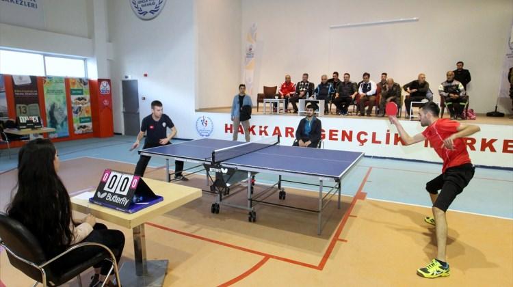 Hakkari’de masa tenisi halk turnuvası düzenlendi