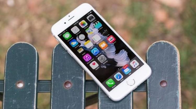 Apple özür diledi, fiyat indirdi