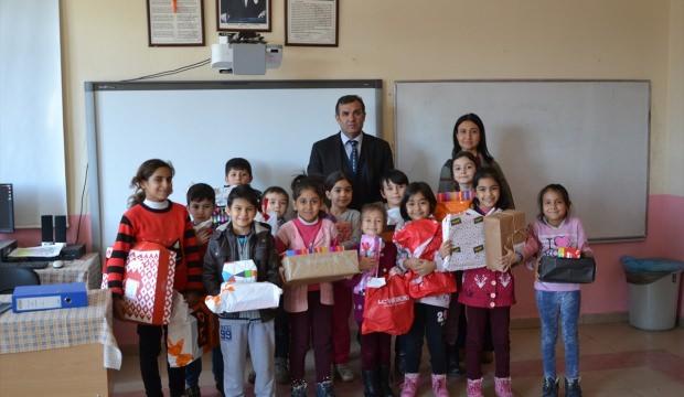 İstanbul'dan Eşme'deki öğrencilere yılbaşı hediyesi