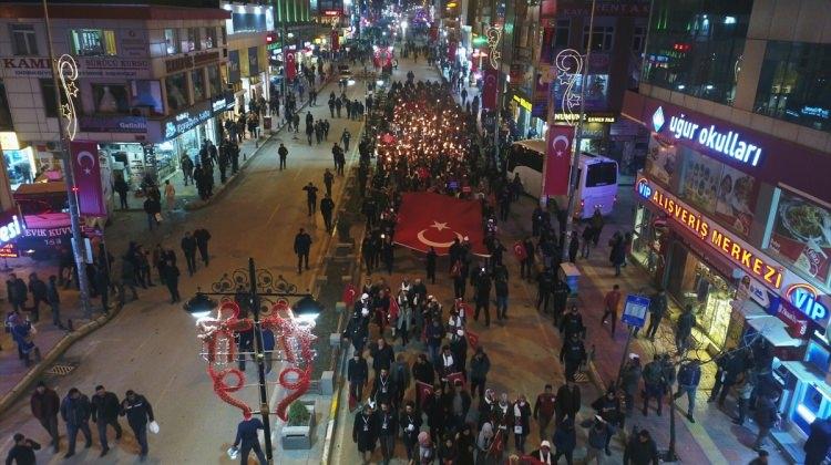 Van'da meşaleli yürüyüş düzenlendi