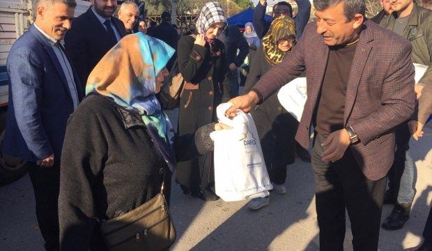 Darıca Belediye Başkanı Karabacak bez torba dağıttı