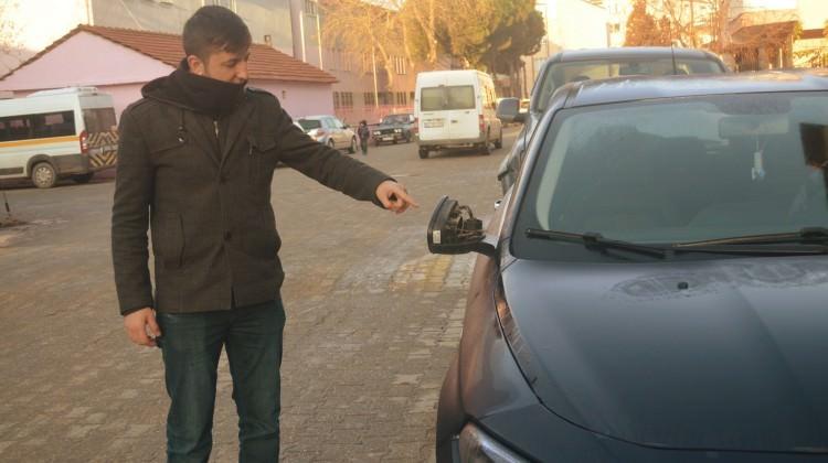 Tek tek bütün aynaları kırmışlar!