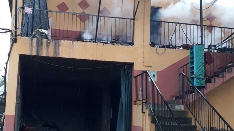 İzmir'de ev yangını