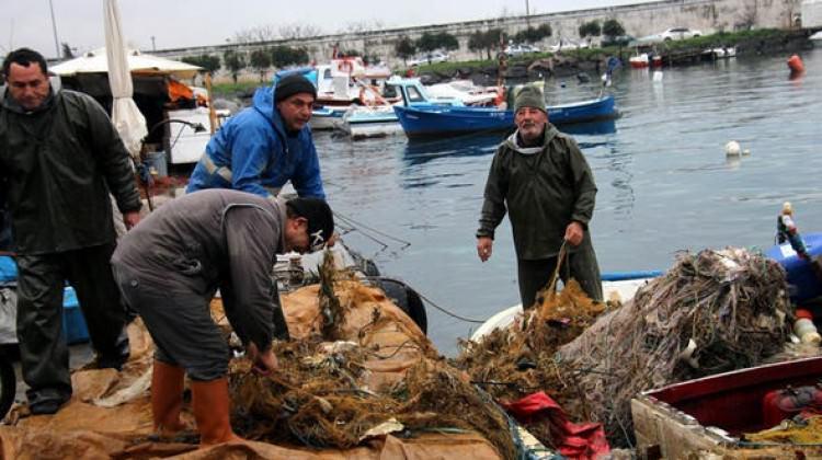 Balıkçılar ağları çekince gördüklerine isyan etti
