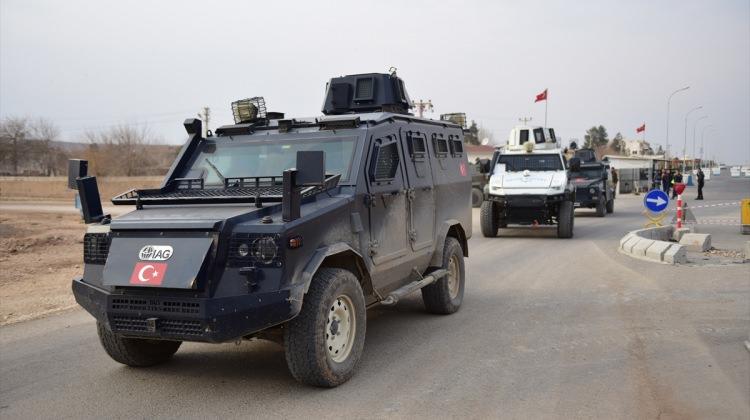 Suriye sınırında "güven konvoyu"