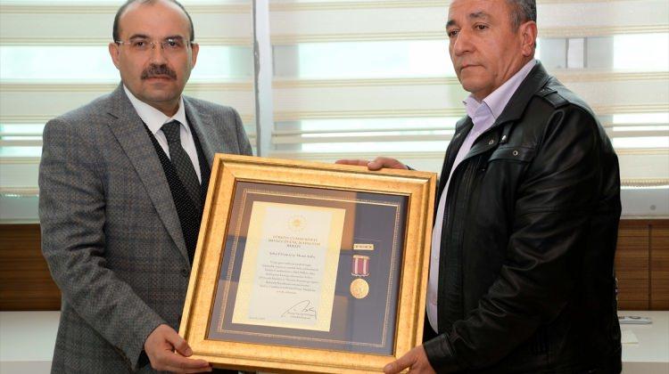 Bitlis'te Devlet Övünç Madalyaları sahiplerine verildi