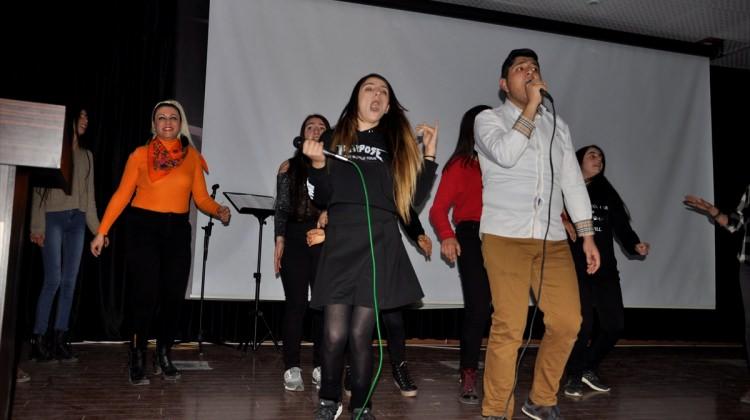 Arguvan'da öğrenciler yabancı dilde şarkı söyledi