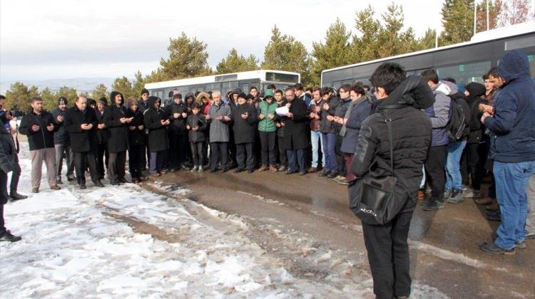 Sivas'ta öğrencilerden "kar duası"