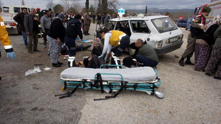 Manisa'da trafik kazası: 6 yaralı