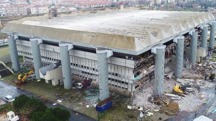 Abdi İpekçi'nin yıkımına başlandı