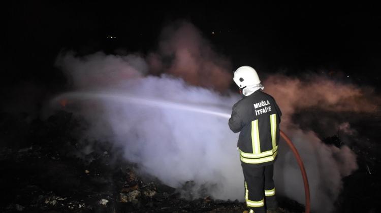 Bodrum'da çöplük yangını