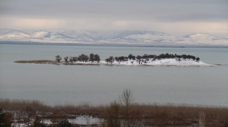 Beyşehir Gölü'nde kar güzelliği